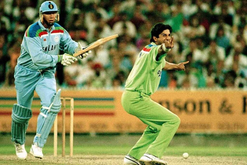 how many wickets does Wasim Akram have