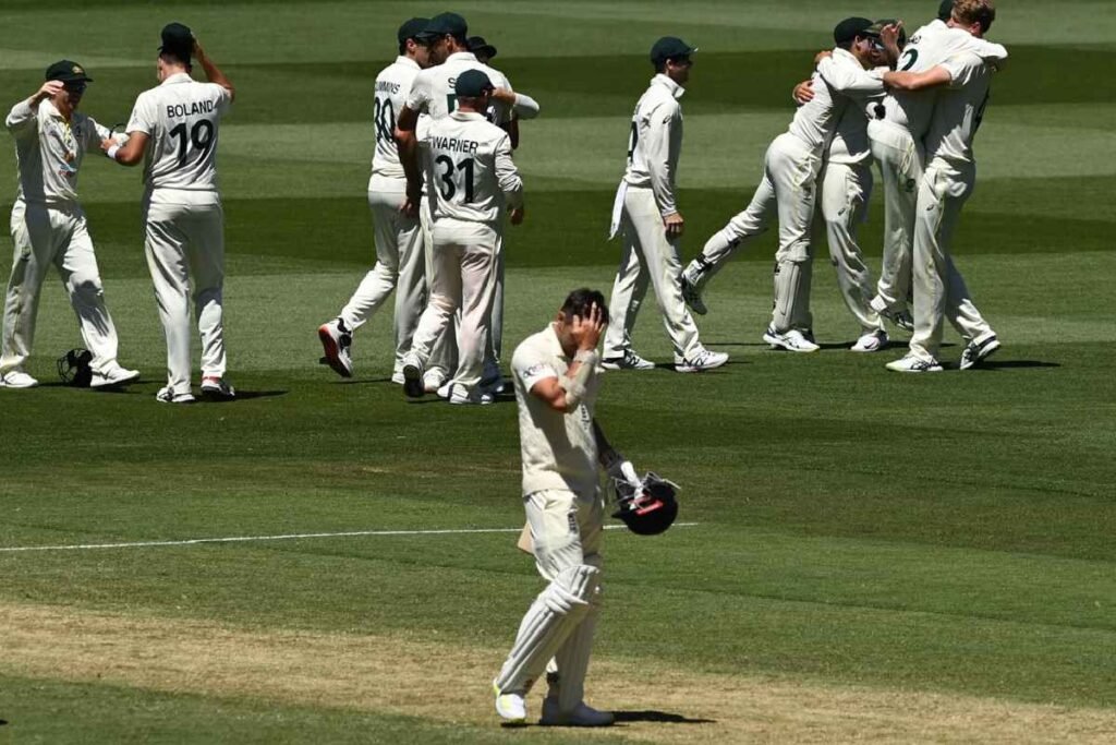 Australia outclasses England to keep hold of the Ashes