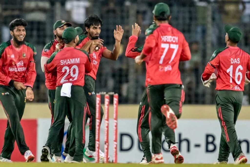 Pakistan's batting lineup faces a daunting chase target on a deteriorating Sylhet pitch